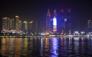 夜点点什么软件下载 嘉陵江夜捕萤火，点点星光浪漫至极！